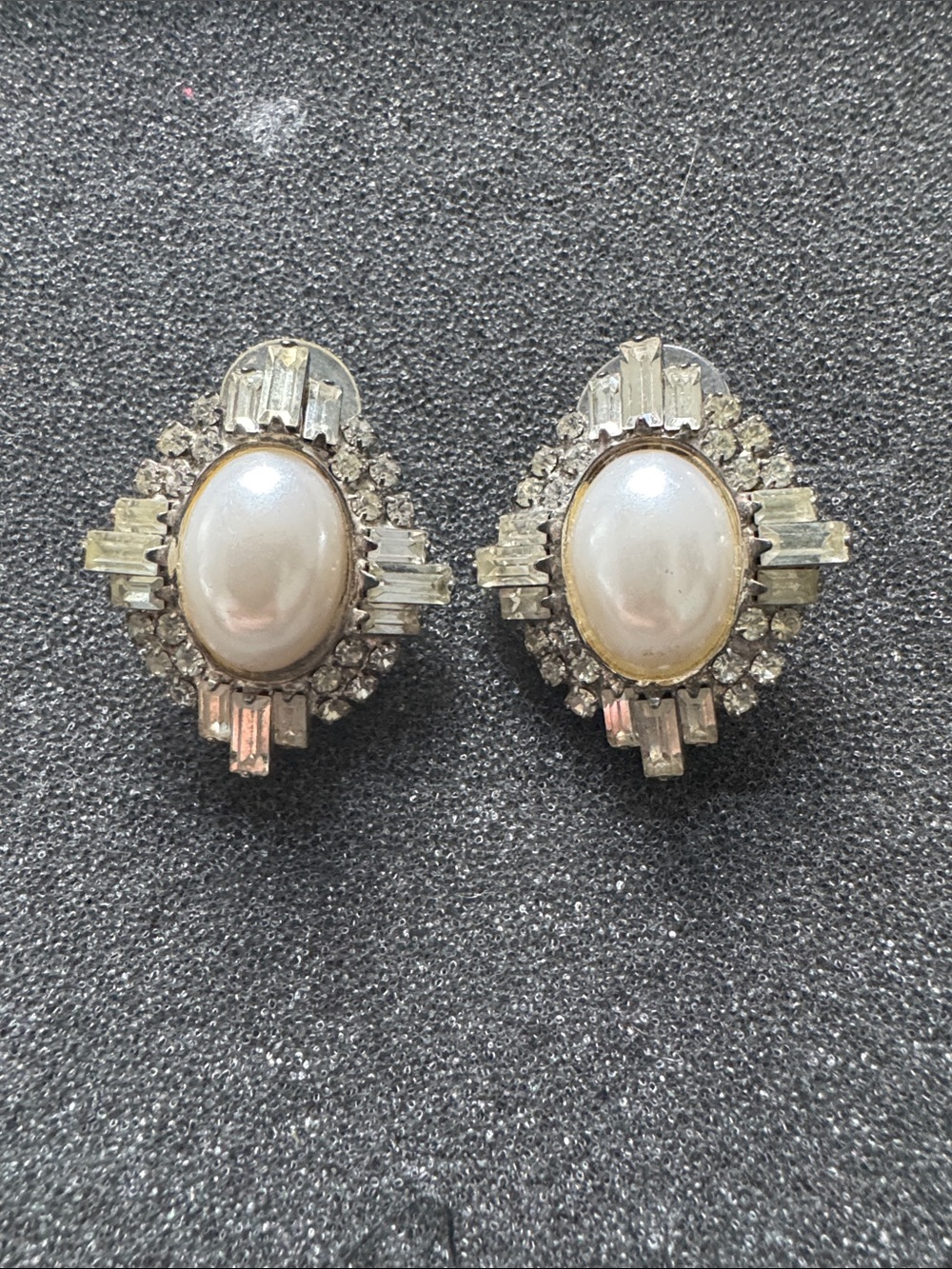 Vintage-Inspired Pearl Cluster Stud Earrings - White Pearls